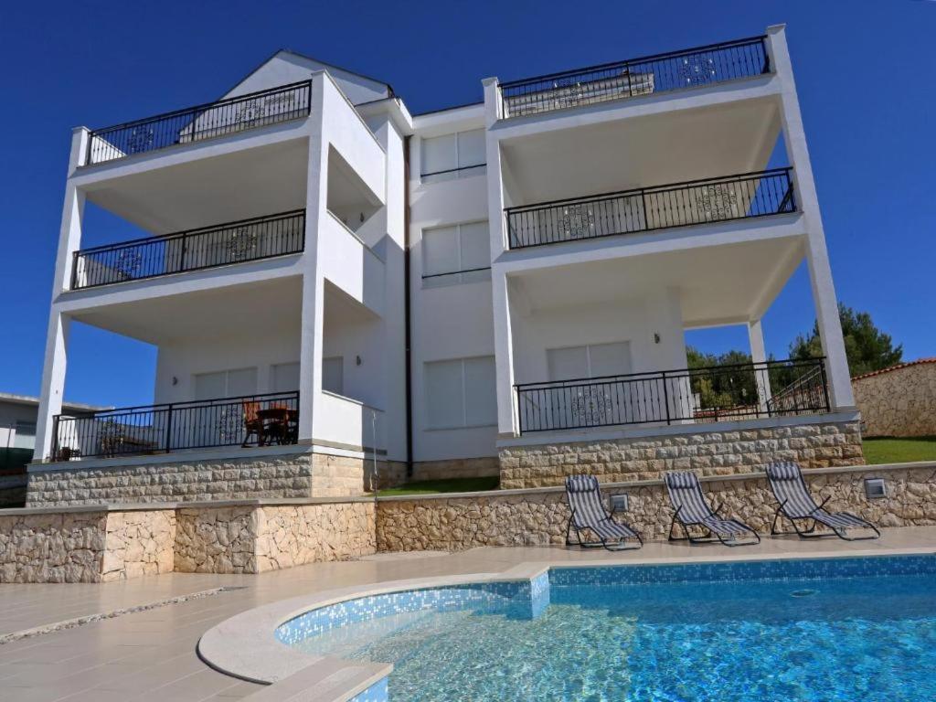 Lovely Apartment With Beautiful Pool Primosten Exterior photo