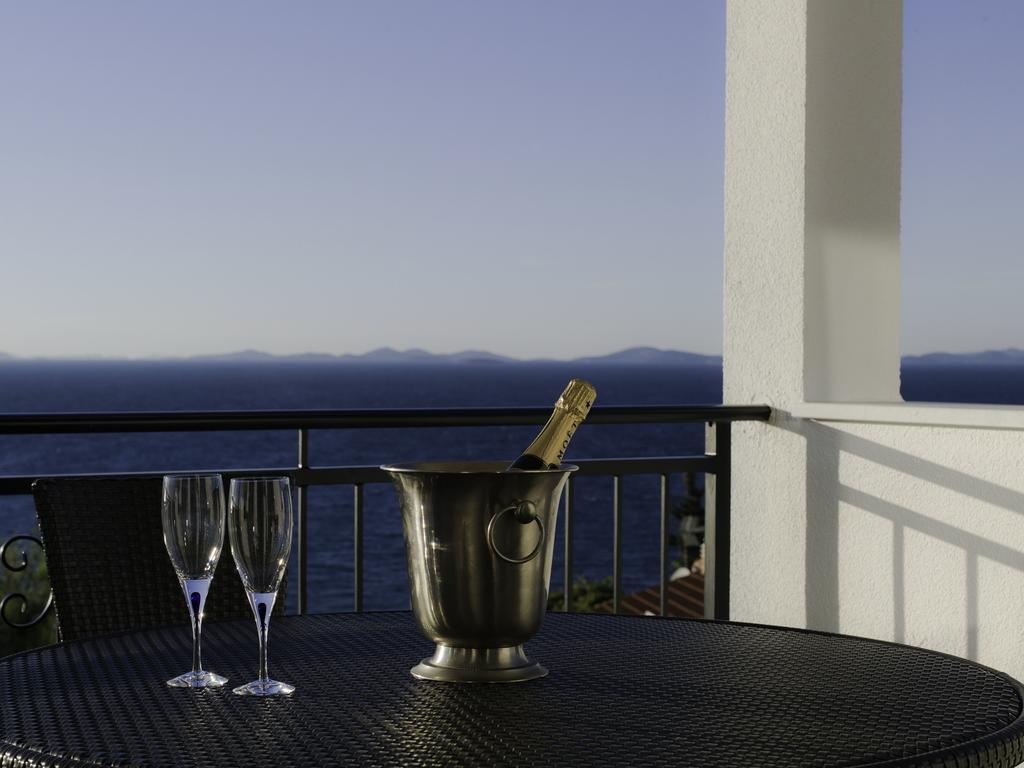 Lovely Apartment With Beautiful Pool Primosten Exterior photo