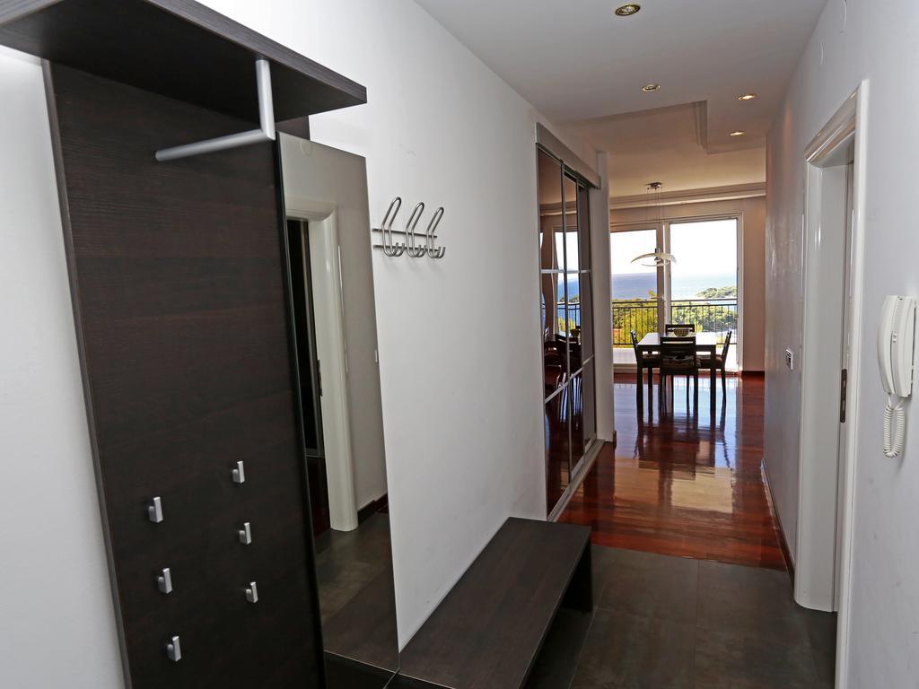 Lovely Apartment With Beautiful Pool Primosten Exterior photo