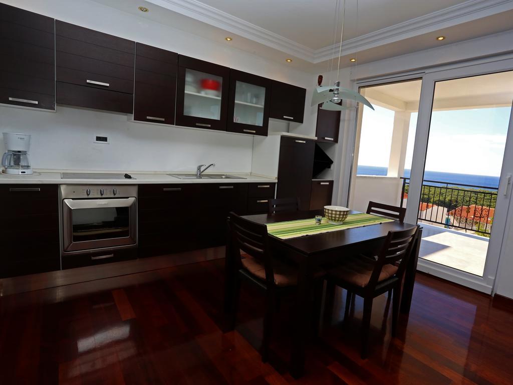 Lovely Apartment With Beautiful Pool Primosten Exterior photo