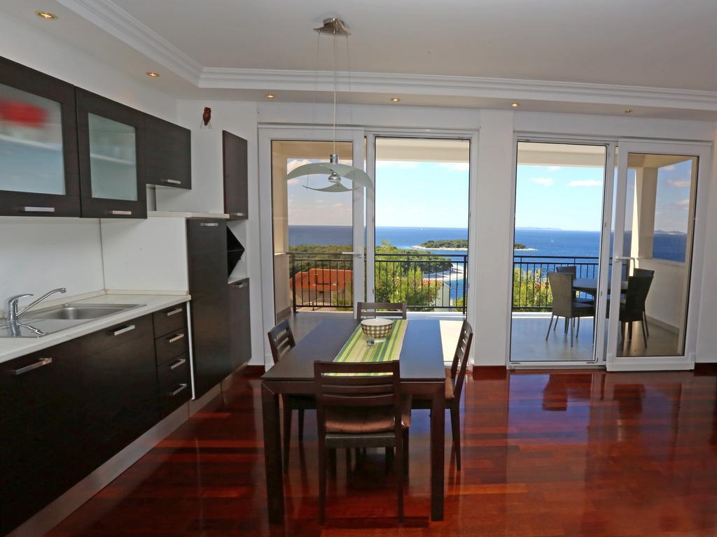 Lovely Apartment With Beautiful Pool Primosten Exterior photo