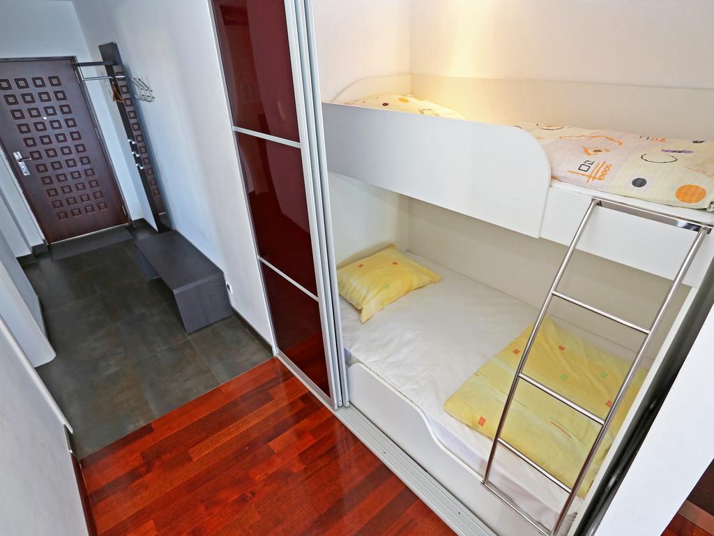 Lovely Apartment With Beautiful Pool Primosten Exterior photo