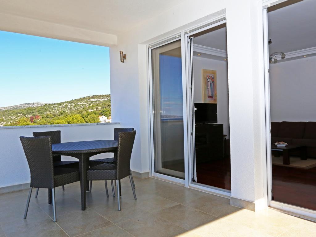 Lovely Apartment With Beautiful Pool Primosten Exterior photo