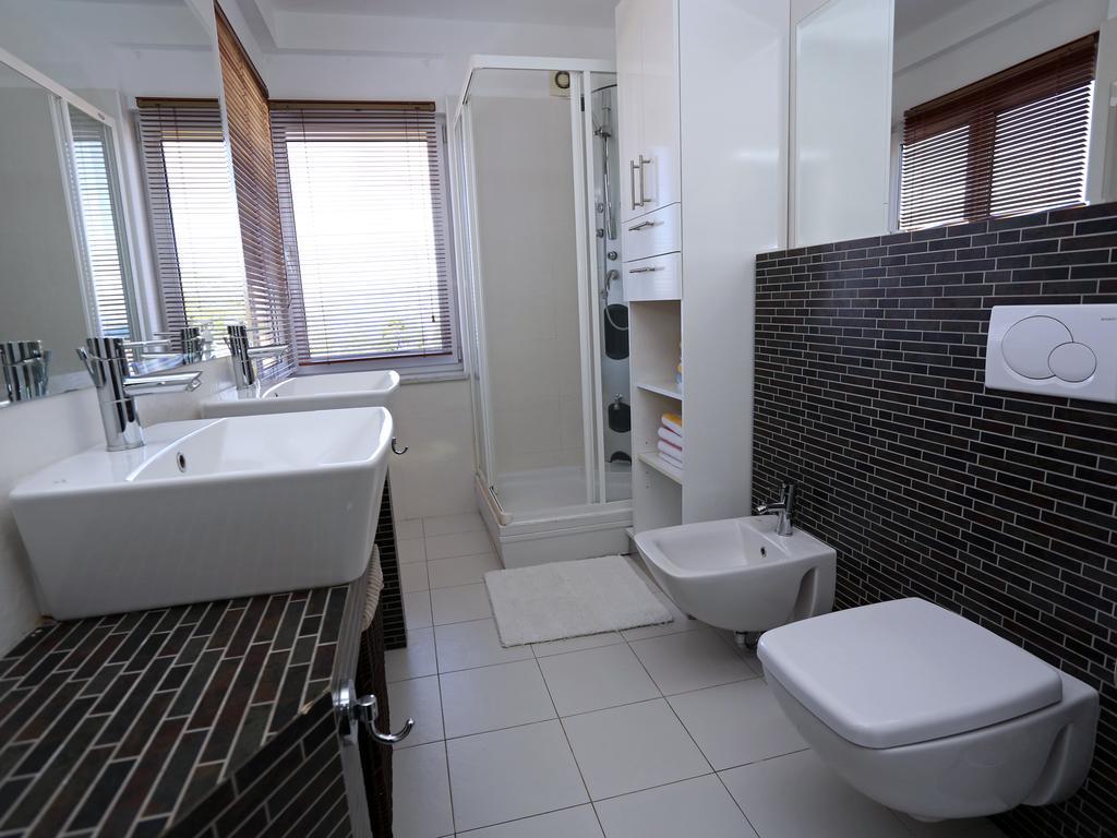 Lovely Apartment With Beautiful Pool Primosten Exterior photo